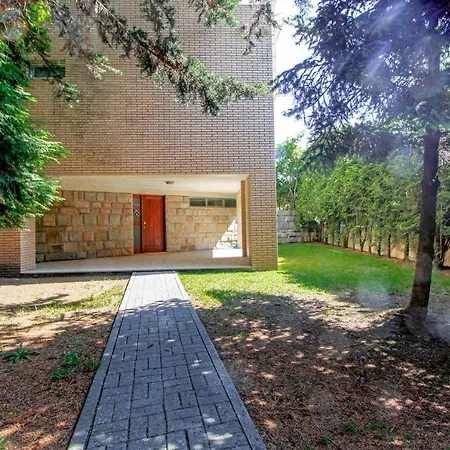 Luzya - House With Views & Balcony *