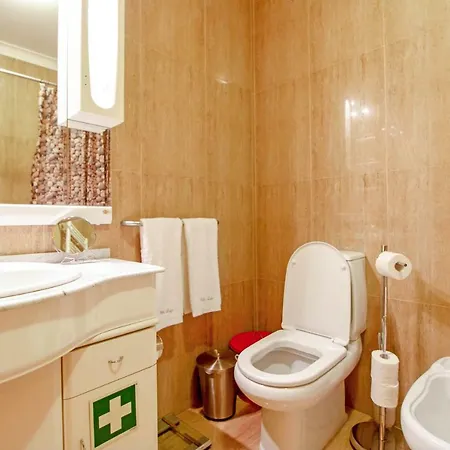 Luzya - House With Views & Balcony