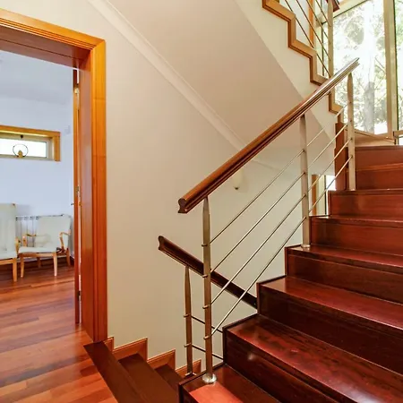 Luzya - House With Views & Balcony