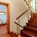 Luzya - House With Views & Balcony