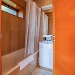 Luzya - House With Views & Balcony 度假居